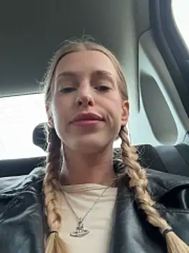 kira mia online show from March 6, 2026, 3:19 pm