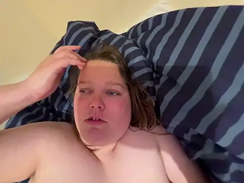 Scarletcum22 online show from April 4, 2026, 7:39 am