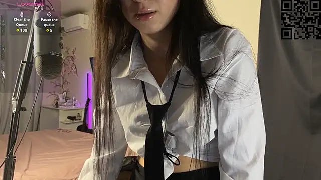 ella simons online show from November 6, 2025, 1:06 am