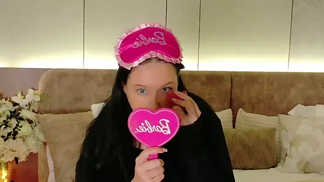 Felicia Herceg online show from December 22, 2025, 9:23 pm