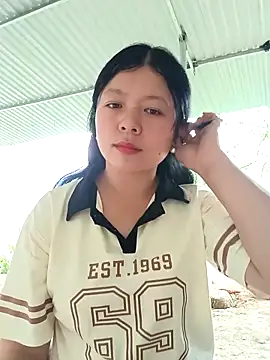 lisa-bae00 online show from April 11, 2026, 3:22 am