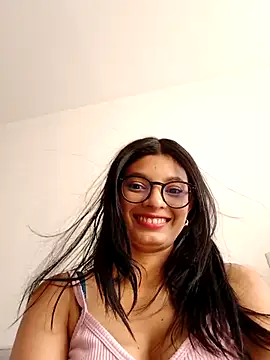 Snapshot of michellx_ chatting on October 21, 2025, 8:20 pm michellx  online show from October 21, 2025, 8:20 pm