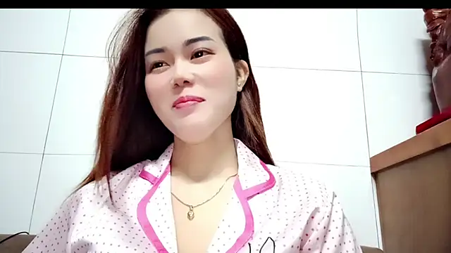 Snapshot of Family-Lovee chatting on April 24, 2026, 5:04 pm Family-Lovee online show from April 24, 2026, 5:04 pm