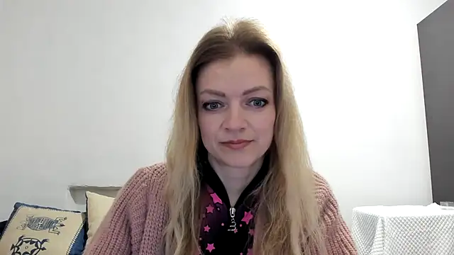 Snapshot of Salionne chatting on March 15, 2026, 3:18 pm Salionne online show from March 15, 2026, 3:18 pm