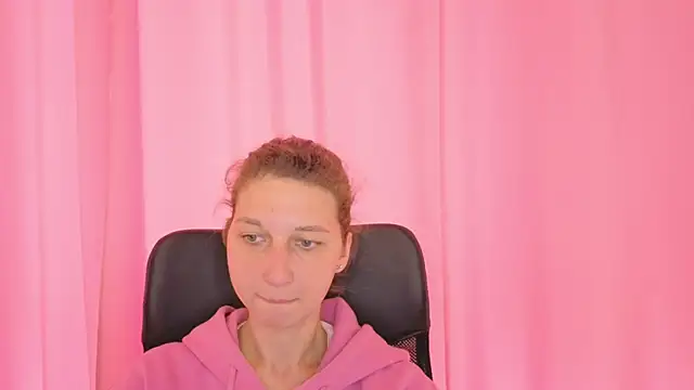 CuteEllii online show from October 24, 2025, 10:11 am