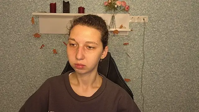 CuteEllii online show from November 28, 2025, 5:10 am