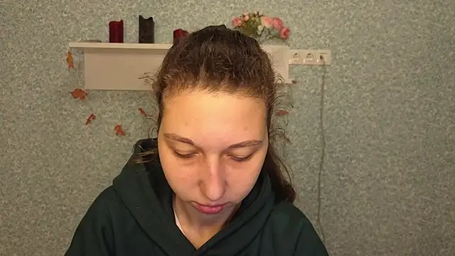 CuteEllii online show from December 2, 2025, 5:13 am