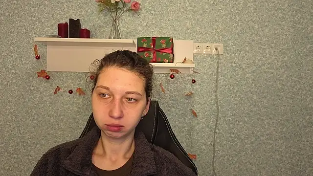 CuteEllii online show from December 15, 2025, 5:23 am