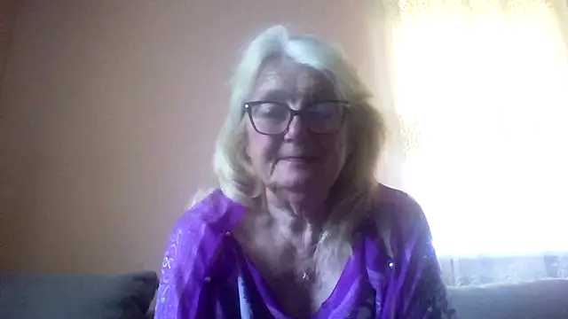 AmyLove353 online show from June 5, 2026, 3:46 am