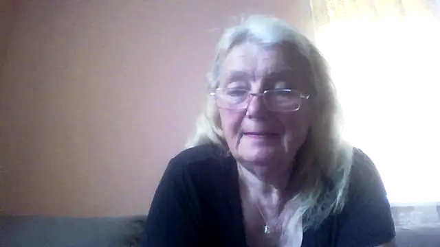 AmyLove353 online show from June 6, 2026, 5:56 am