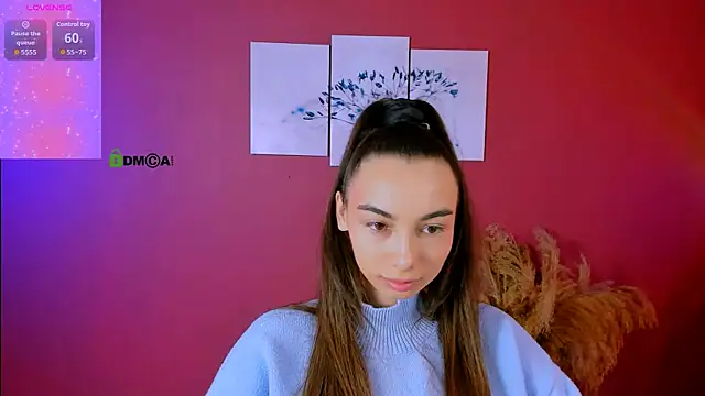 kira light   online show from November 7, 2025, 9:42 am