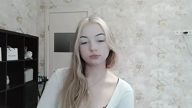 Snapshot of _LunaLush_ chatting on October 21, 2025, 6:25 am LunaLush online show from October 21, 2025, 6:25 am