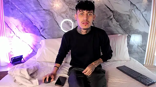 enzorodriguezz online show from November 6, 2025, 1:01 pm