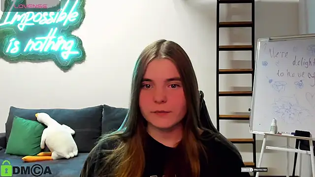 MiraaBloom online show from November 17, 2025, 2:23 pm