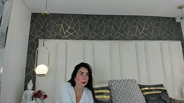 Snapshot of AnnieLove_ chatting on December 18, 2025, 12:00 pm AnnieLove online show from December 18, 2025, 12:00 pm