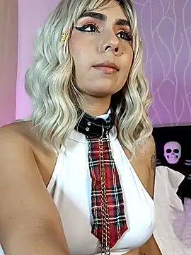 Emilyvalk  online show from October 22, 2025, 7:35 pm