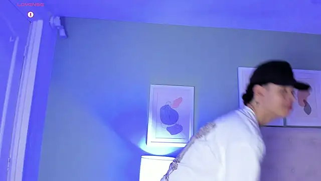 ApoloRicci online show from February 20, 2026, 7:47 pm