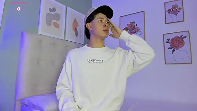 ApoloRicci online show from February 21, 2026, 7:48 pm