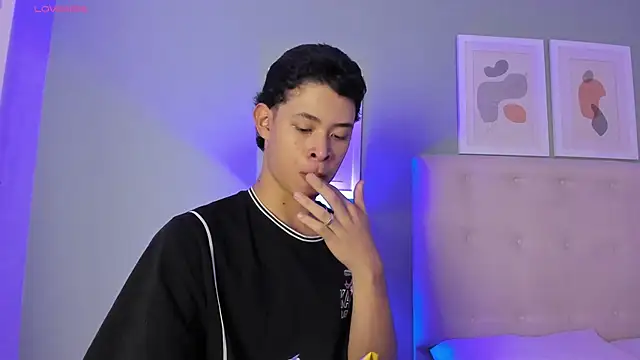 ApoloRicci online show from March 2, 2026, 7:43 pm