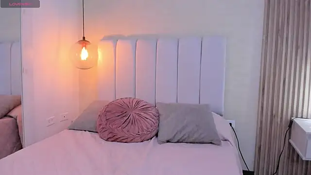 Scarletgod online show from April 16, 2026, 9:39 pm