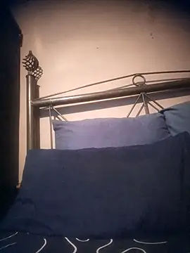 Pussylover911o online show from December 15, 2025, 5:12 am