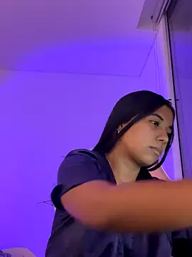 aly nicols online show from November 7, 2025, 4:23 am