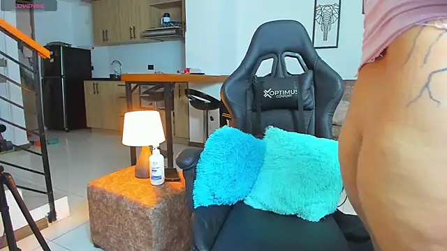 amber kholin online show from November 24, 2025, 3:17 am