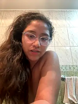 Snapshot of Kmiii21 chatting on October 21, 2025, 1:17 am Kmiii21 online show from October 21, 2025, 1:17 am