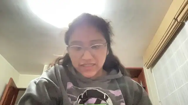 Snapshot of Kmiii21 chatting on October 23, 2025, 2:55 am Kmiii21 online show from October 23, 2025, 2:55 am