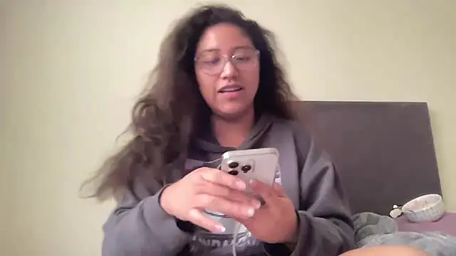 Snapshot of Kmiii21 chatting on October 24, 2025, 7:21 pm Kmiii21 online show from October 24, 2025, 7:21 pm