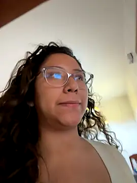 Snapshot of Kmiii21 chatting on October 26, 2025, 9:42 pm Kmiii21 online show from October 26, 2025, 9:42 pm