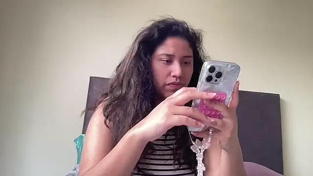 Snapshot of Kmiii21 chatting on October 29, 2025, 3:25 pm Kmiii21 online show from October 29, 2025, 3:25 pm