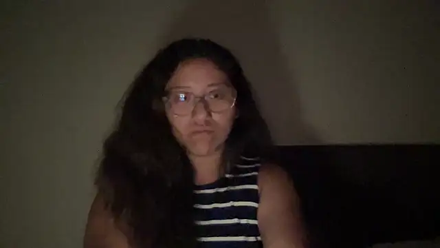 Snapshot of Kmiii21 chatting on November 10, 2025, 4:55 am Kmiii21 online show from November 10, 2025, 4:55 am