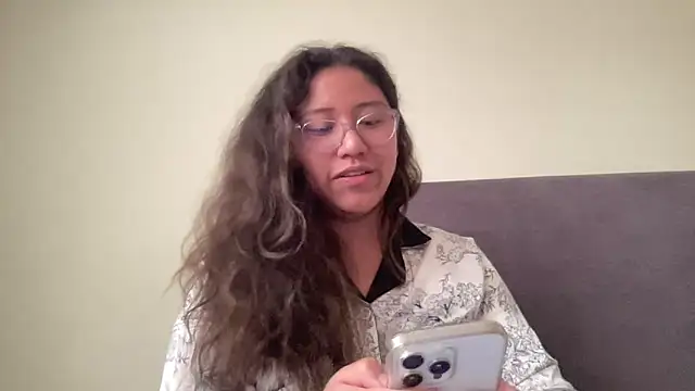 Snapshot of Kmiii21 chatting on November 10, 2025, 5:01 pm Kmiii21 online show from November 10, 2025, 5:01 pm