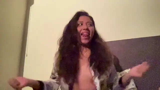 Snapshot of Kmiii21 chatting on November 12, 2025, 6:58 am Kmiii21 online show from November 12, 2025, 6:58 am