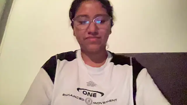 Snapshot of Kmiii21 chatting on November 30, 2025, 7:01 am Kmiii21 online show from November 30, 2025, 7:01 am