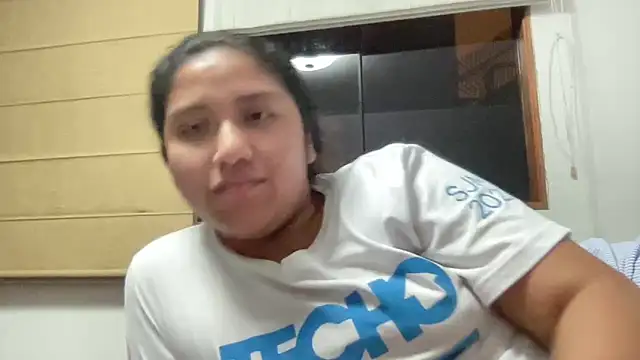 Snapshot of Kmiii21 chatting on December 15, 2025, 2:05 am Kmiii21 online show from December 15, 2025, 2:05 am