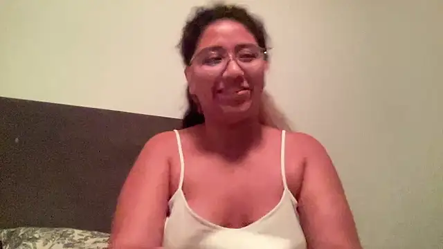 Snapshot of Kmiii21 chatting on January 14, 2026, 5:24 am Kmiii21 online show from January 14, 2026, 5:24 am