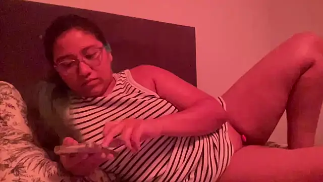 Snapshot of Kmiii21 chatting on January 18, 2026, 5:00 am Kmiii21 online show from January 18, 2026, 5:00 am