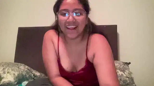 Snapshot of Kmiii21 chatting on February 3, 2026, 5:05 am Kmiii21 online show from February 3, 2026, 5:05 am