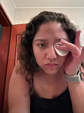 Snapshot of Kmiii21 chatting on March 10, 2026, 5:34 am Kmiii21 online show from March 10, 2026, 5:34 am