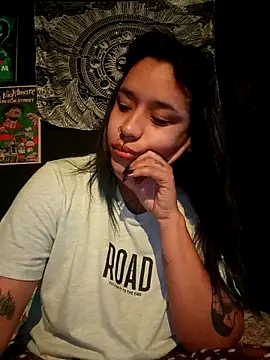 Isis Bathory online show from November 9, 2025, 11:52 am