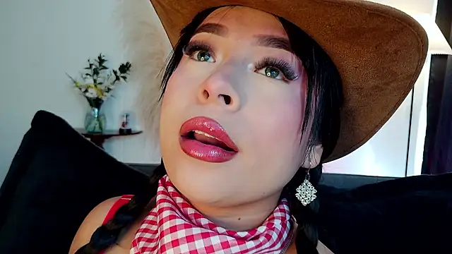 Snapshot of mia_roux1 chatting on February 8, 2026, 8:01 pm mia roux1 online show from February 8, 2026, 8:01 pm