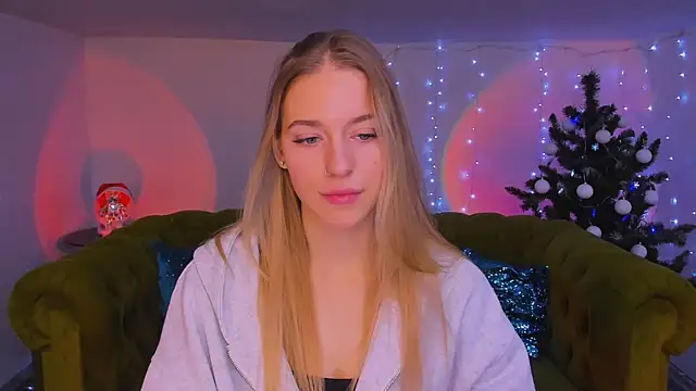 sassy cutie online show from December 17, 2025, 6:08 am