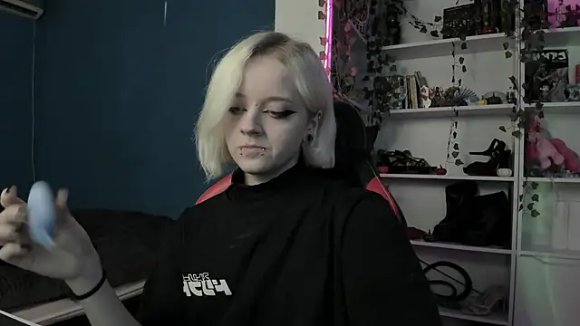 Holy Mistress S online show from November 14, 2025, 9:30 am