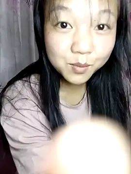 Quynhsumon online show from May 5, 2026, 3:09 pm