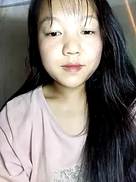 Quynhsumon online show from May 6, 2026, 5:57 am