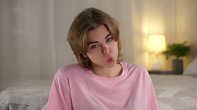 MelodyBaur online show from November 9, 2025, 1:31 pm