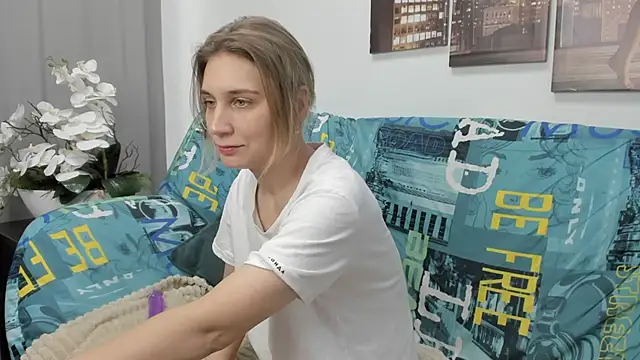 Tenderly Sophie online show from December 5, 2025, 1:25 am