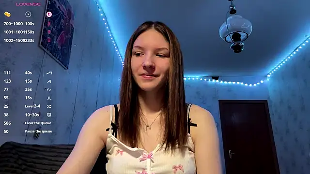 Snapshot of Beauty_miIa chatting on December 19, 2025, 2:46 pm Beauty miIa online show from December 19, 2025, 2:46 pm